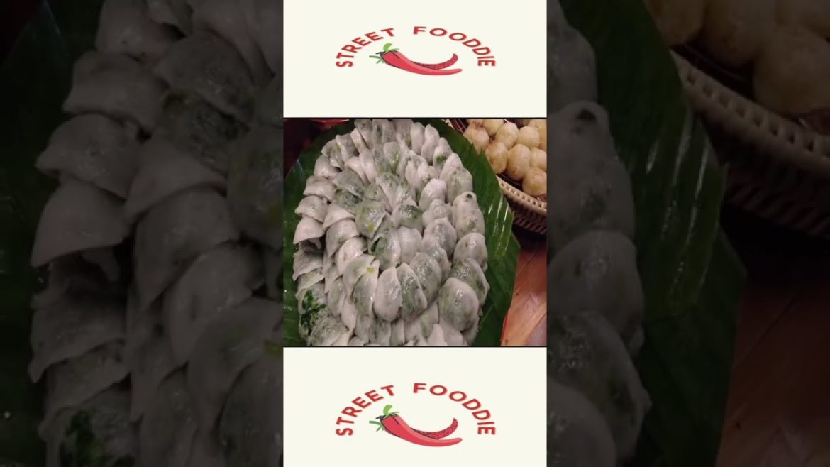 HOW THAI STREET FOOD DISHES STACKED