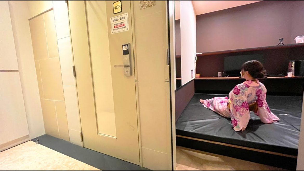 ネットカフェの鍵付き完全個室VIPルームにカップルで宿泊してみた｜快活クラブ栄広小路店