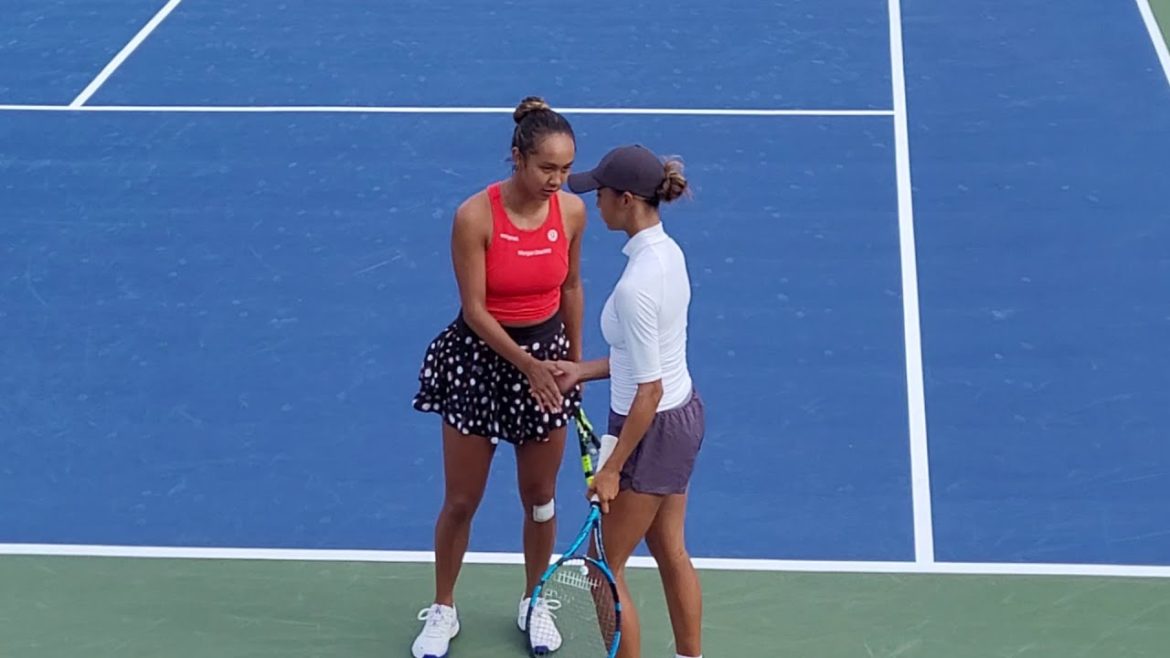 Leylah Fernandez and sister Bianca doubles match. Front row seats! NBO Toronto Open 2022 WTA 1000 Leylah Fernandez and sister Bianca doubles match. Front row seats! NBO Toronto Open 2022 WTA 1000