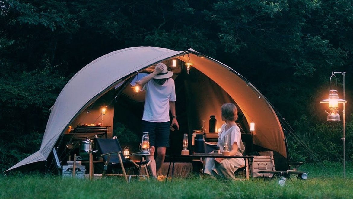 デザイナーの友人が見たことないテントで現れたので、凄すぎテントコーディネートを全てみせてもらうキャンプ【前編】