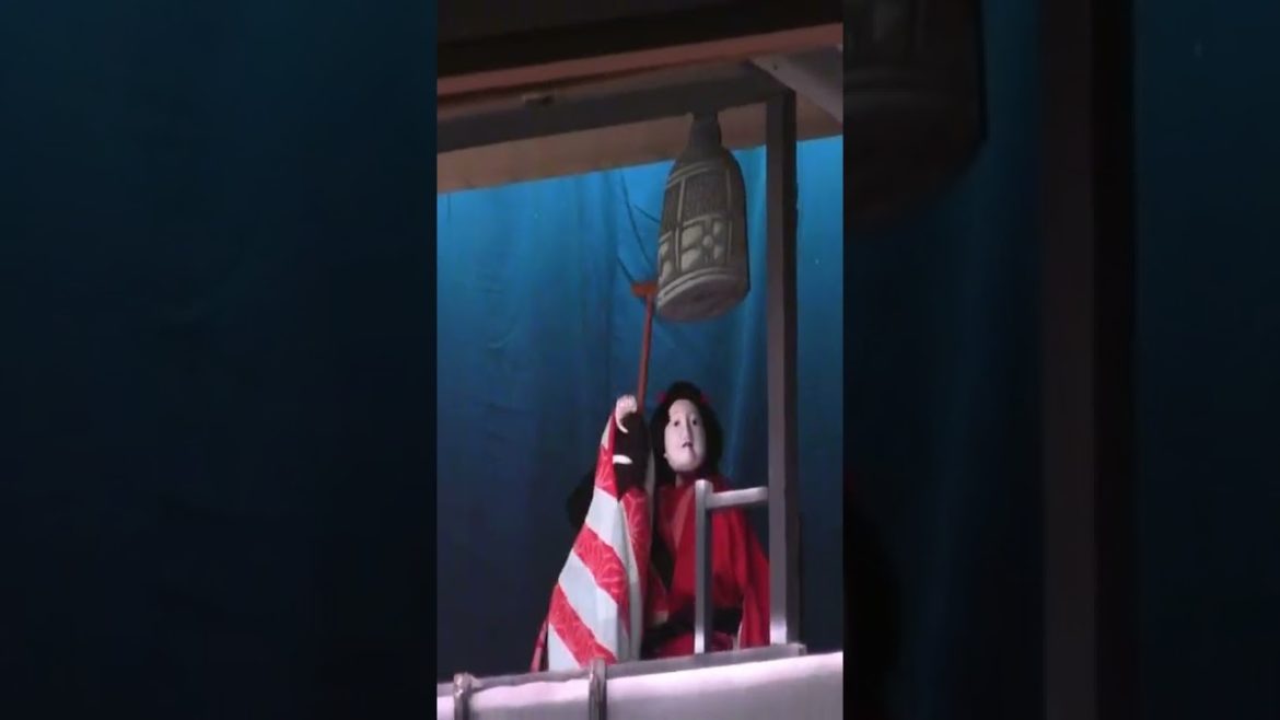 Bunraku - Japanese Puppet Theater at Gion Corner in Kyoto 伊達娘恋緋鹿子 文楽 #shorts