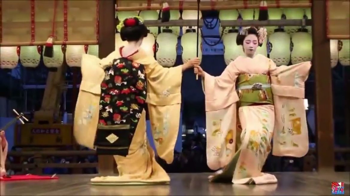 Kyoto Walk || GEISHA WATCHING IN KYOTO - Part 9 || GEISHA Performing on Stage