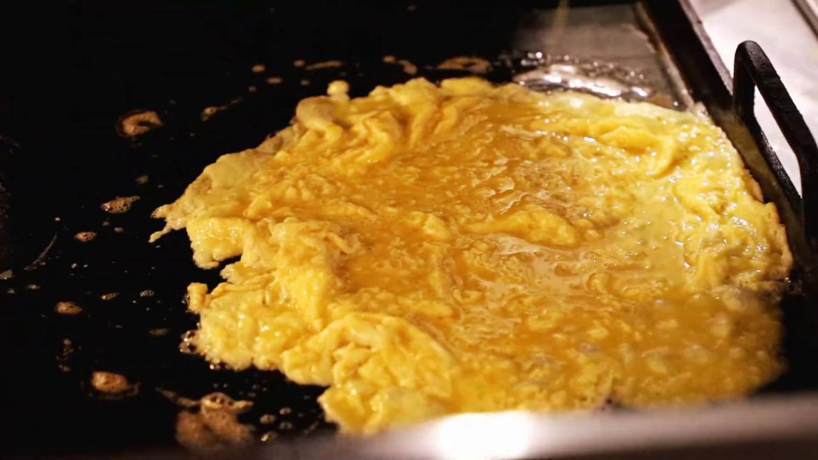 오믈렛 치즈 버거!!생활의 달인 버거 / 합정역 소문 / Amazing  Omelette Cheese  Burger / Korean Street Food