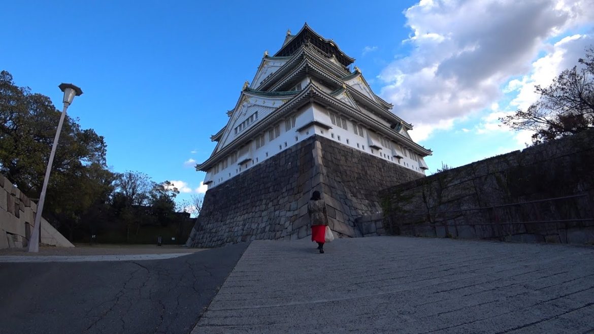 Incredible Japanese Castle (OSAKA CASTLE WALKING TOUR)