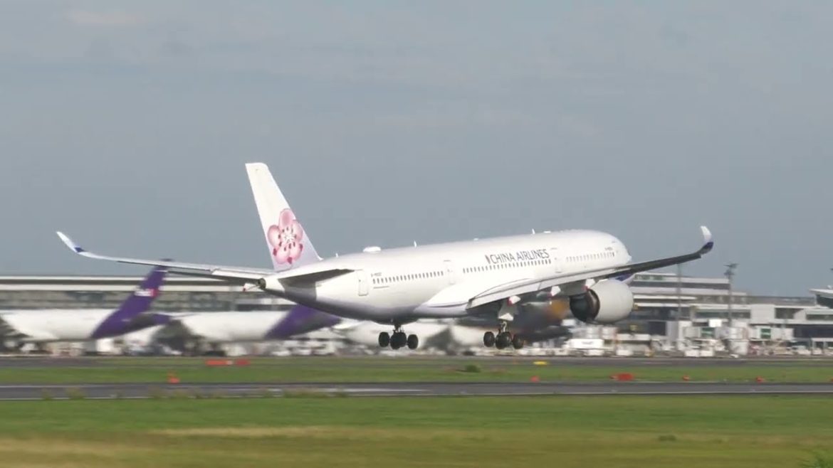 CHINA AIRLINES A350-900 EXTREME BOUNCE LANDING