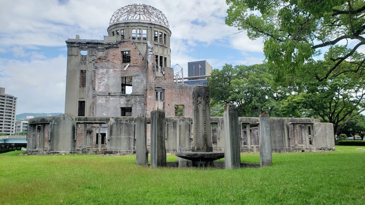 Hiroshima memorial Park in 5K. Cycling to the Memorial park and touring all around.