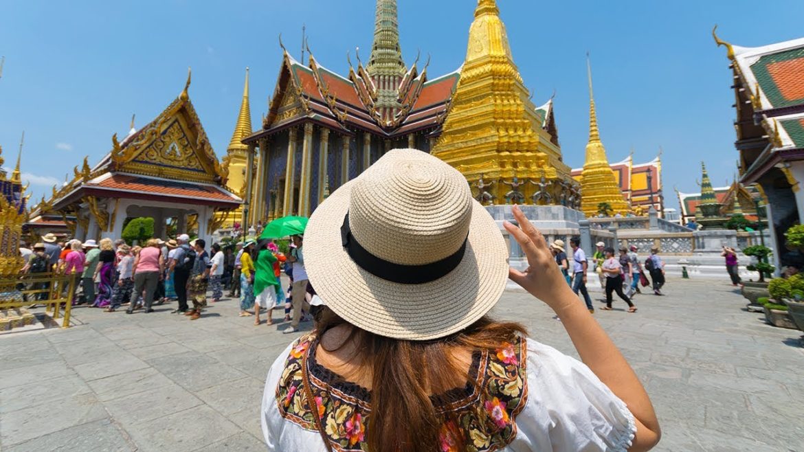 Fly Brisbane to Bangkok with Thai Airways | Catriona Rowntree