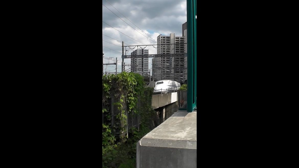 JR 武蔵小杉駅 近くを通過する新幹線 N700系 電車 #shorts