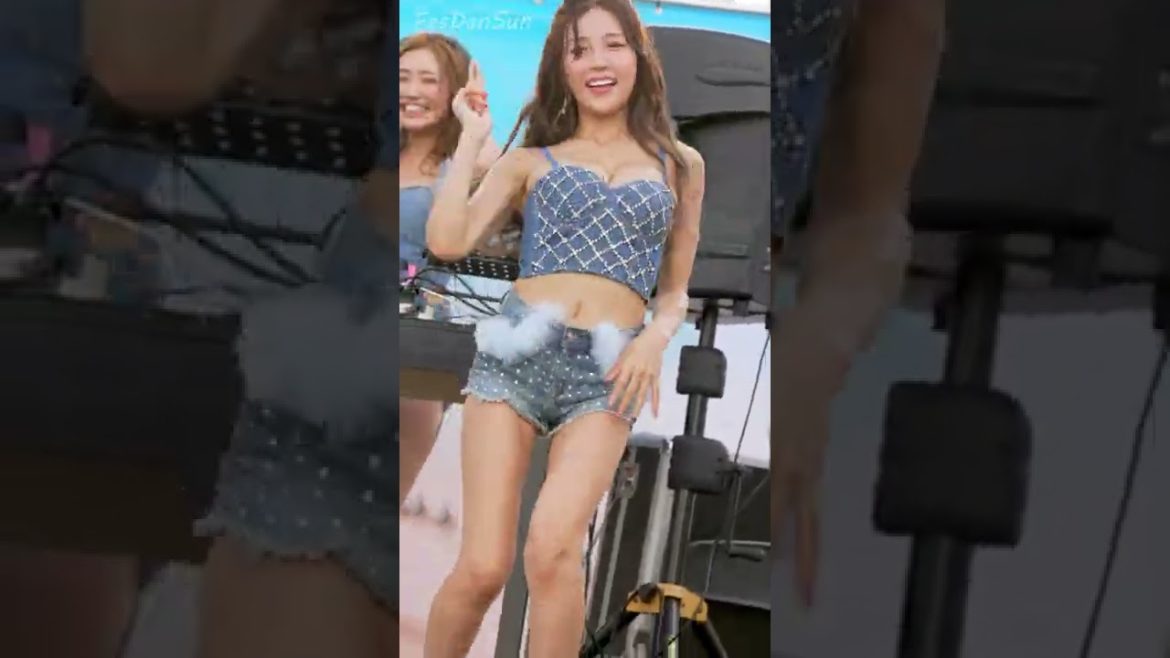 巨乳のダンサーに注目【CYBERJAPAN】ビーチ #水着 #shorts