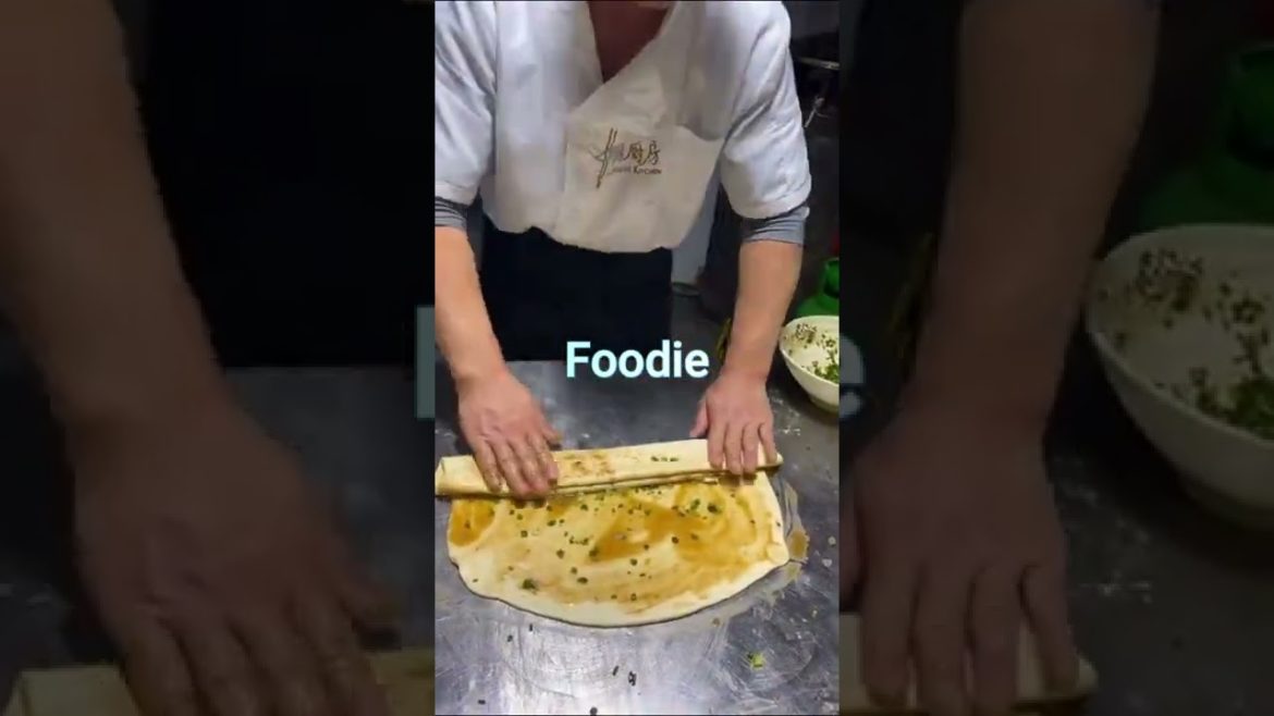 Chinese food 手抓饼 #shorts #foodie #street_food Chinese food 手抓饼 #shorts #foodie #street_food