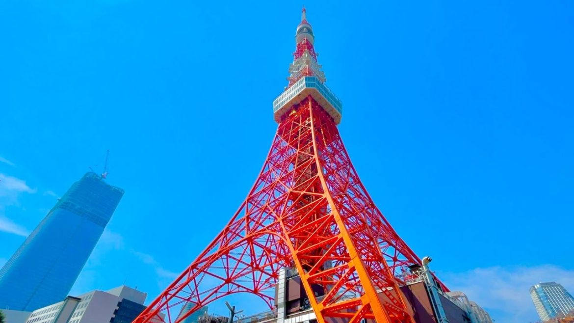 Tokyo Travel Vlog | Tokyo Tower, Capsule Hotel, Tonkotsu Ramen