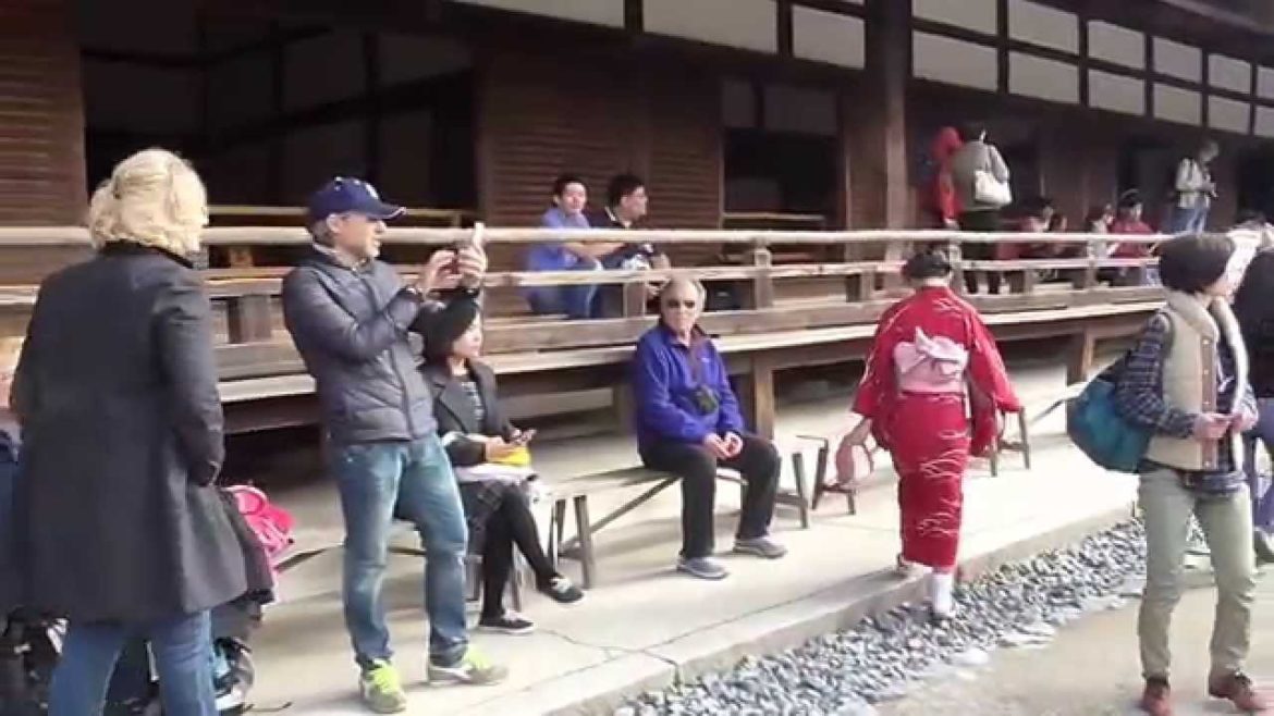 Visit Kyoto Arashiyama District: UNESCO Tenryu-ji Temple Visit Kyoto Arashiyama District: UNESCO Tenryu-ji Temple