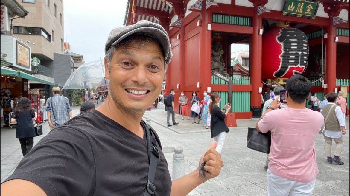 Japan Tour Groups | Searching for Foreign Tourists in Tokyo Japan Tour Groups | Searching for Foreign Tourists in Tokyo