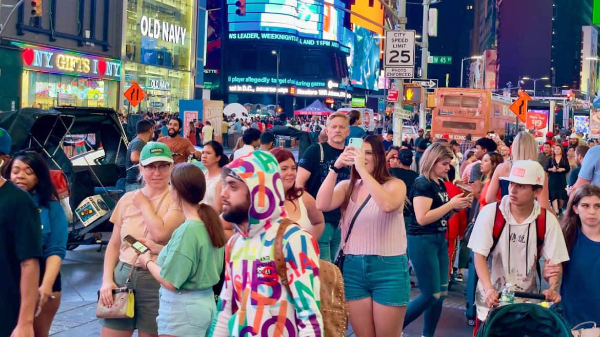 🇺🇸Live in NYC(08.28.2022): Sunday Evening Walk in Midtown Manhattan