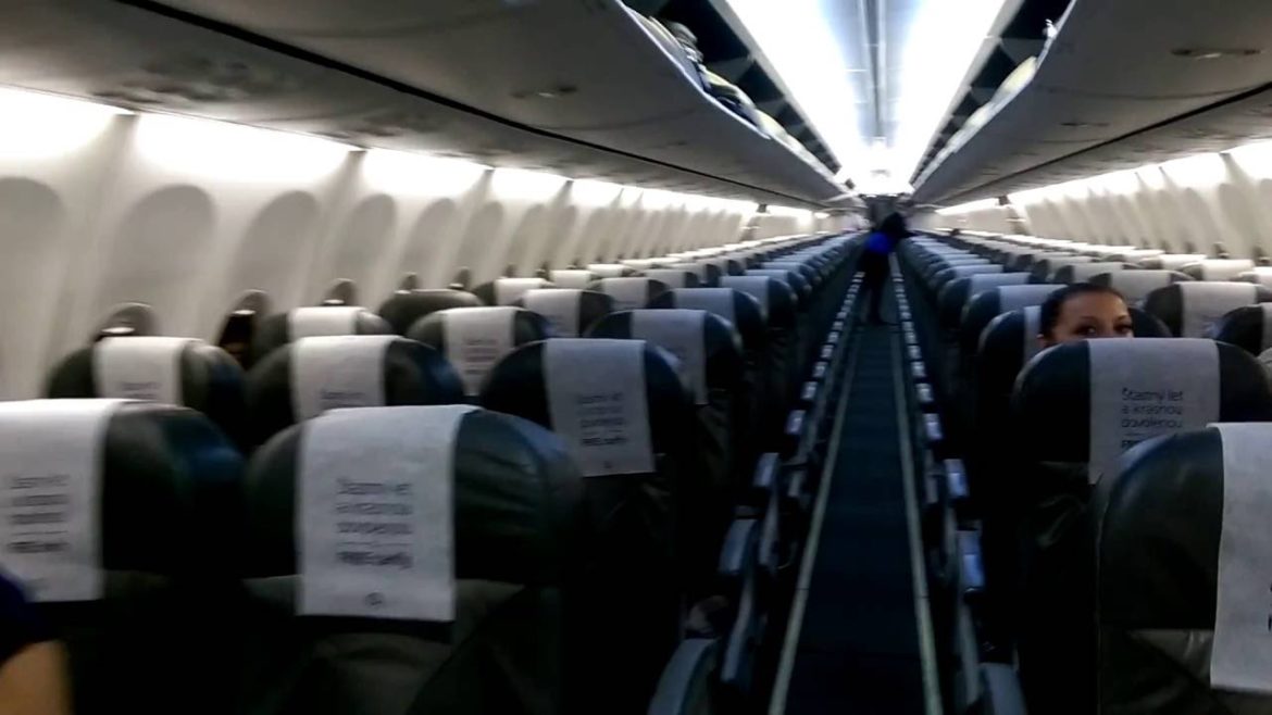 TRAVEL SERVICE (SMART WINGS) BOEING 737-900 BOARDING