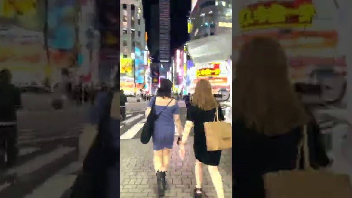 The full story is in the comments section🌸 // #night #walking #shinjuku #tokyo #japan #shorts The full story is in the comments section🌸 // #night #walking #shinjuku #tokyo #japan #shorts