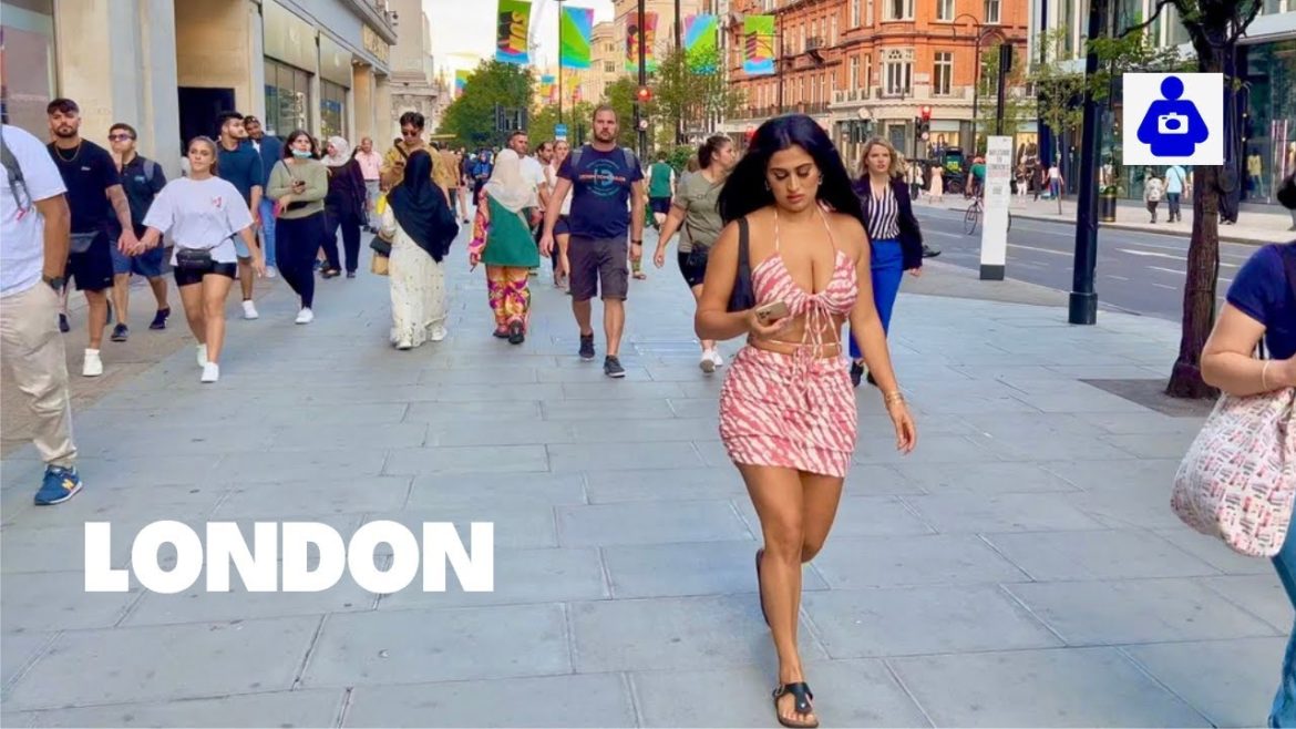 London Summer Walk 🇬🇧 OXFORD Street during Tube, Rail & Bus Strike 19 August 2022 [4K]