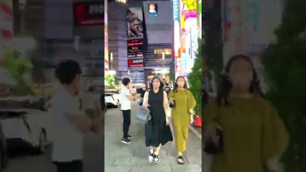 The full story is in the comments section🌸// #night #walking #shinjuku #tokyo #japan #shorts The full story is in the comments section🌸// #night #walking #shinjuku #tokyo #japan #shorts