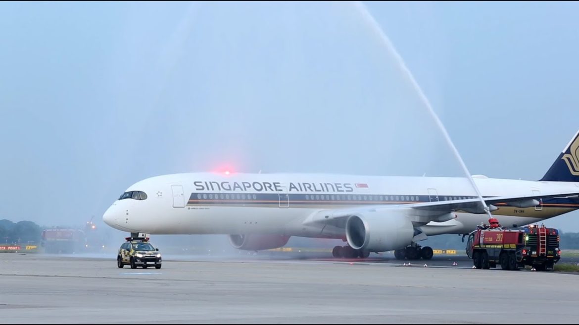 Singapore Airlines A350 at Düsseldorf, Germany (German) | Singapore Airlines