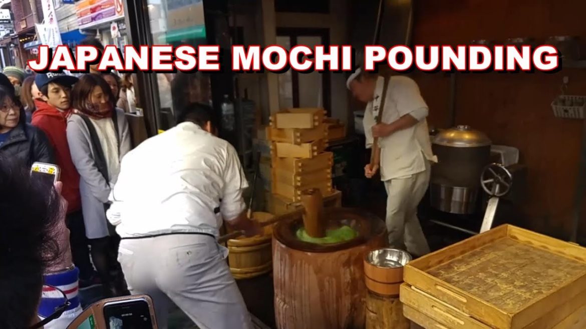 This is How Japanese Mochi Made – Nara City This is How Japanese Mochi Made - Nara City