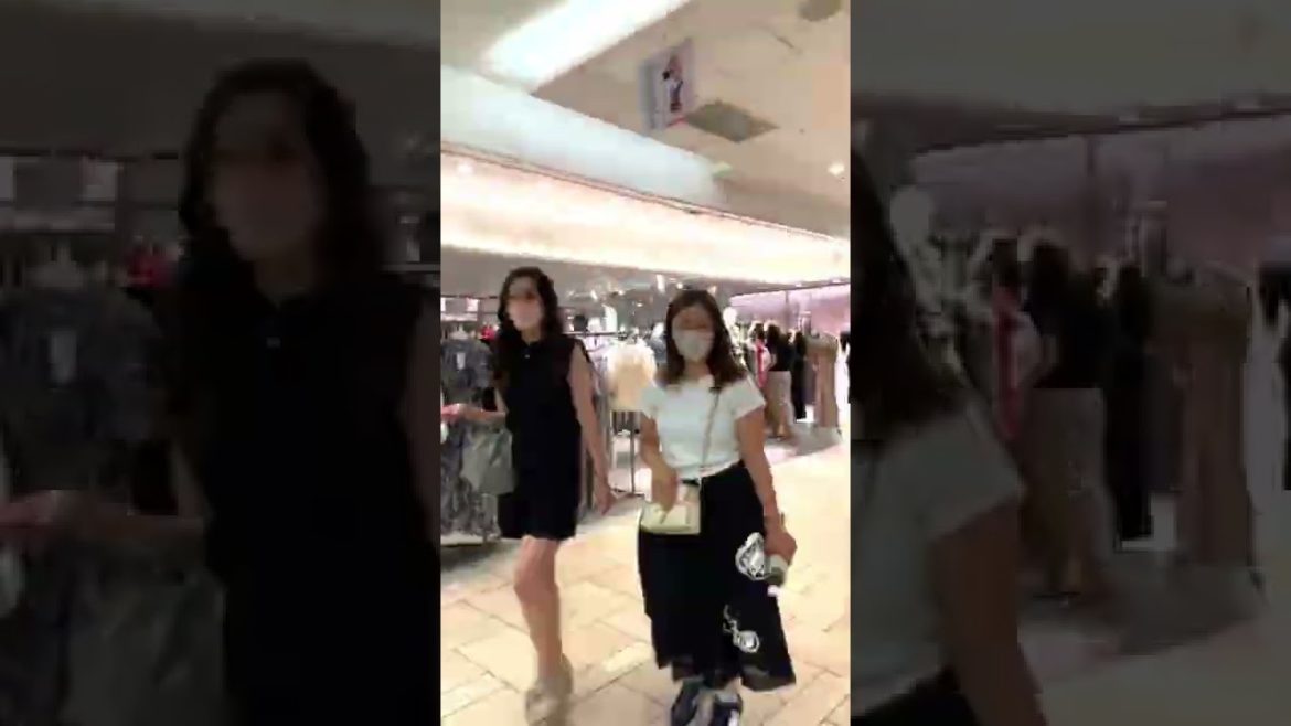 The full story is in the comments section🌸// #walking  #shinjuku #tokyo #japan #shorts