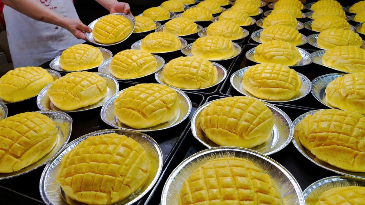 500개 만들어도 완판 ! 60년 전통 옛날 거북등빵/멜론빵 | Traditional Melon Bread is Making | Taiwanese Street food