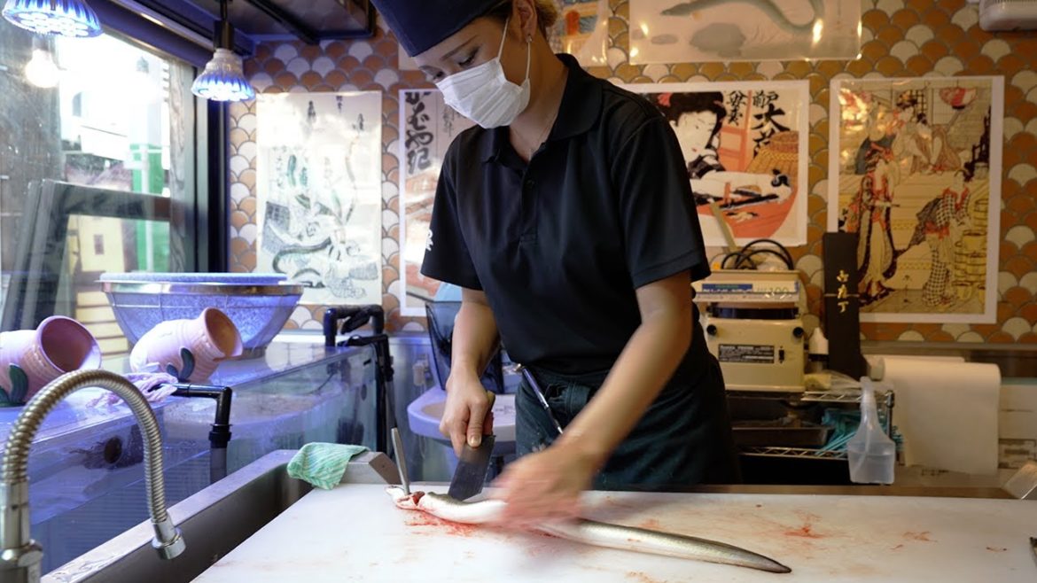 エキサイティングなウナギ屋【野沢屋分家】うなぎを一尾丸ごと楽しむ！鰻の刺し身Japanese restaurant handling eel on the street