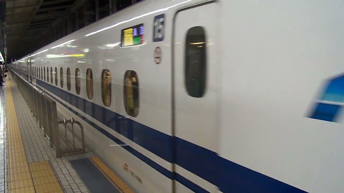 Train station, Kyoto, Japan (4) (محطة قطارات، كيوتو، اليابان)