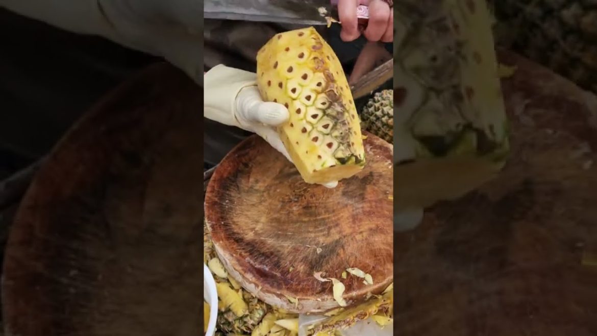 Cutting Pineaple in Bangkok | Thai Street Food ❤️🇹🇭