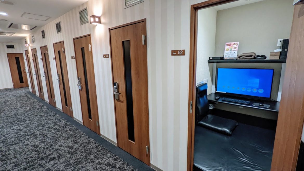 Staying 24H at Japan's Internet Cafe with Plenty of Entertainment🎤🎵 Capsule Hotel カプセルホテル 札幌 北海道