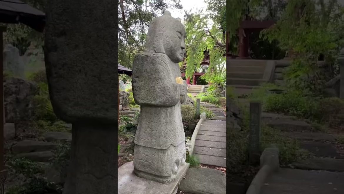 Mysterious mega statue temple near Todoroki Valley in Tokyo 😮 Mysterious mega statue temple near Todoroki Valley in Tokyo 😮
