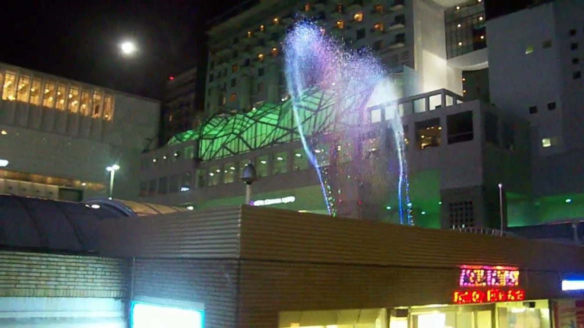 Train station, Kyoto, Japan (2) (محطة قطارات، كيوتو، اليابان)