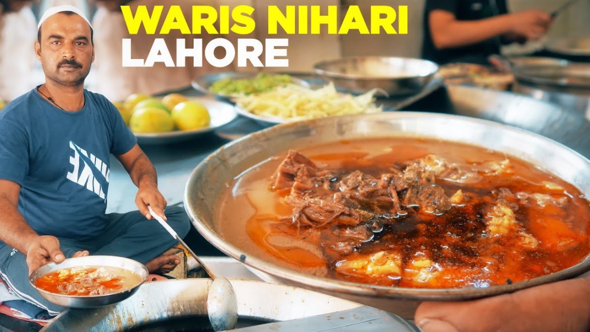 Street Food of Lahore | Waris Nihari & Hafiz Hotel Breakfast | Pakistani Food | Nalli Maghaz Special