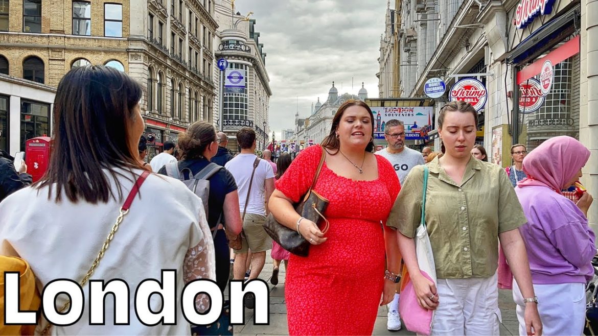 London Summer Walk: A Tour of the best Streets In London