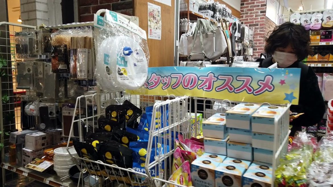 Window Shopping Wander in Kyoto,Japan. [60fps walking tour]