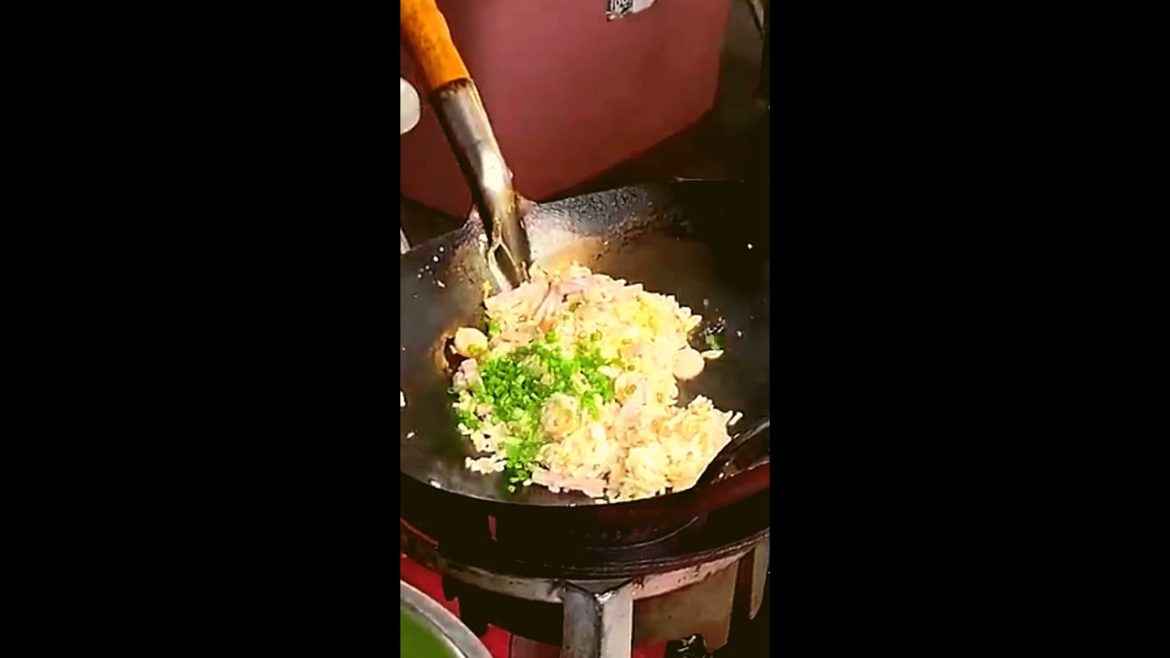 Ultra Fast FRIED RICE in Bangkok | Thai Street Food ❤️🇹🇭
