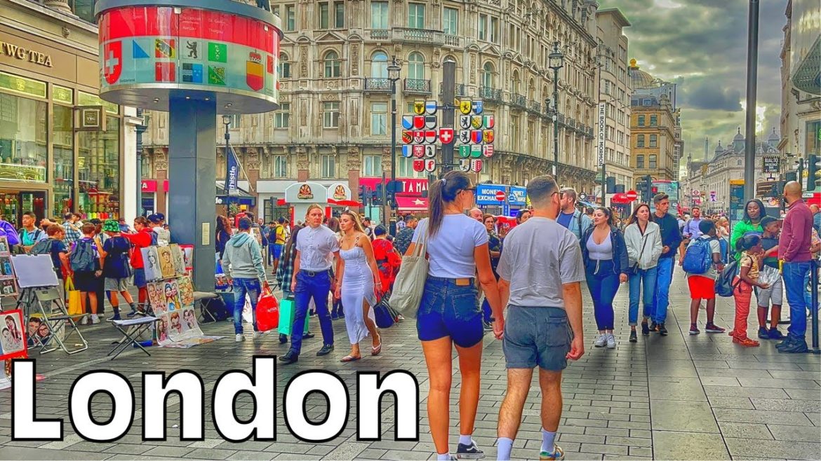 London Summer Bank Holiday Walking Tour In Central | London Walk 4k HDR, 2022 London Summer Bank Holiday Walking Tour In Central | London Walk 4k HDR, 2022