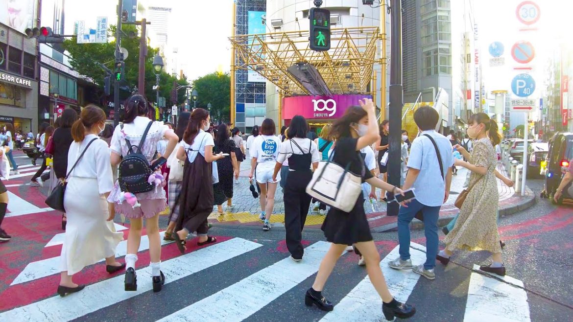Shibuya in Tokyo is the epicenter of fashion♪💖🐶4K ASMR non-stop 1 hour 05 minutes