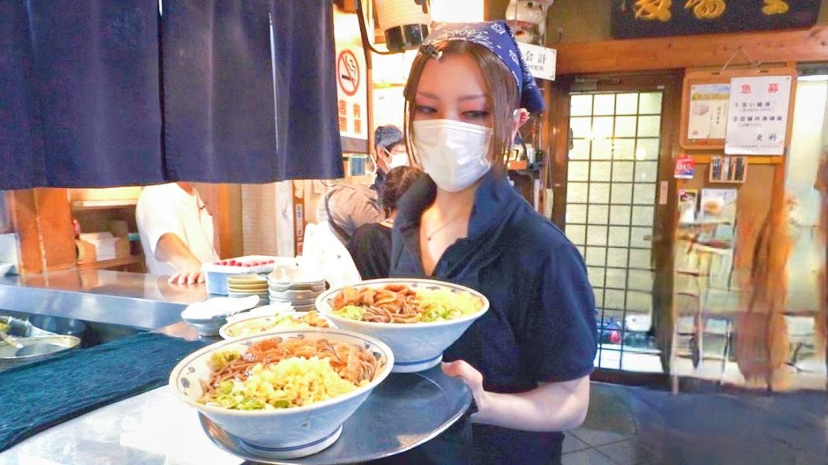 14秒で超速提供！1日1500食 行列が絶えない冷やしたぬきの名店　職人の信じられない手さばきに驚愕！　　A beautiful clerk provides super speed!