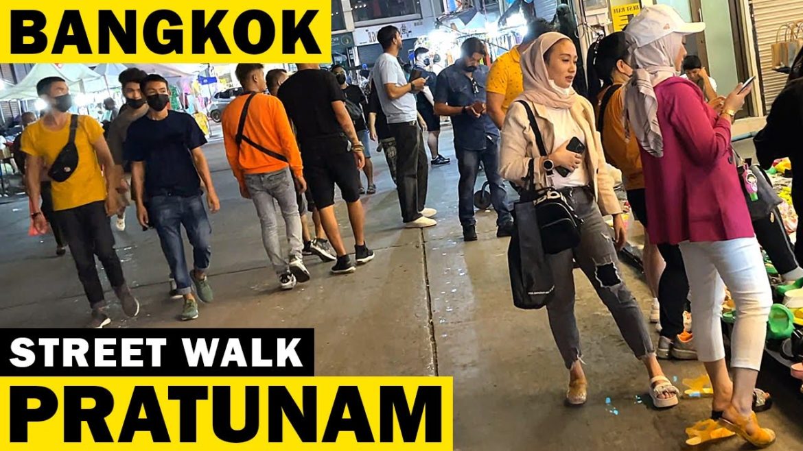 Pratunam Night Market Night [ 4K ] Bangkok Street Walk at the famous market - Thailand Walking Tour