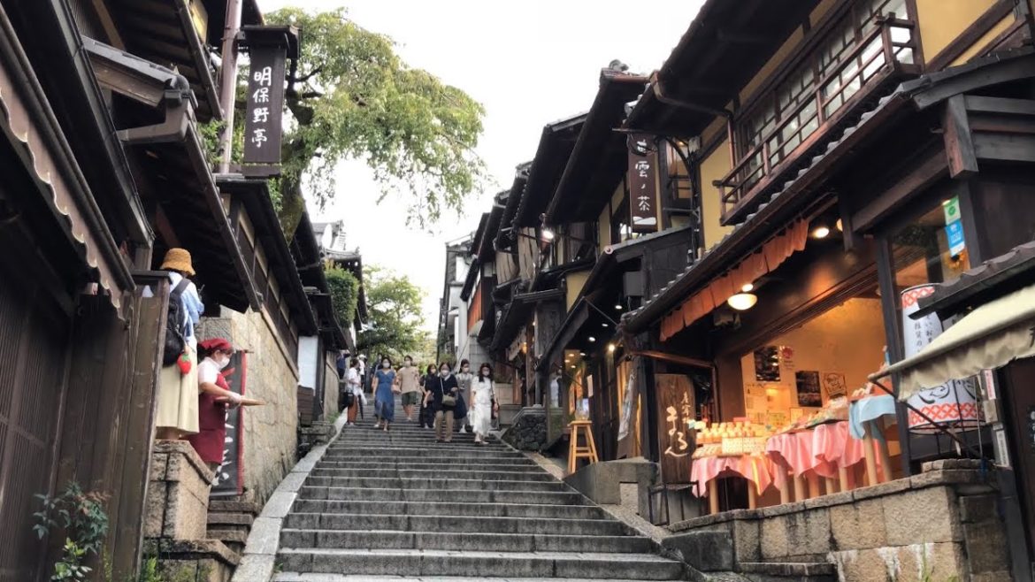 22年9月2日 晩夏の夕暮れに京都を歩く 清水寺,三年坂,八坂の塔,ねねの道,八坂神社 Walk around Kyoto city,Japan vlog