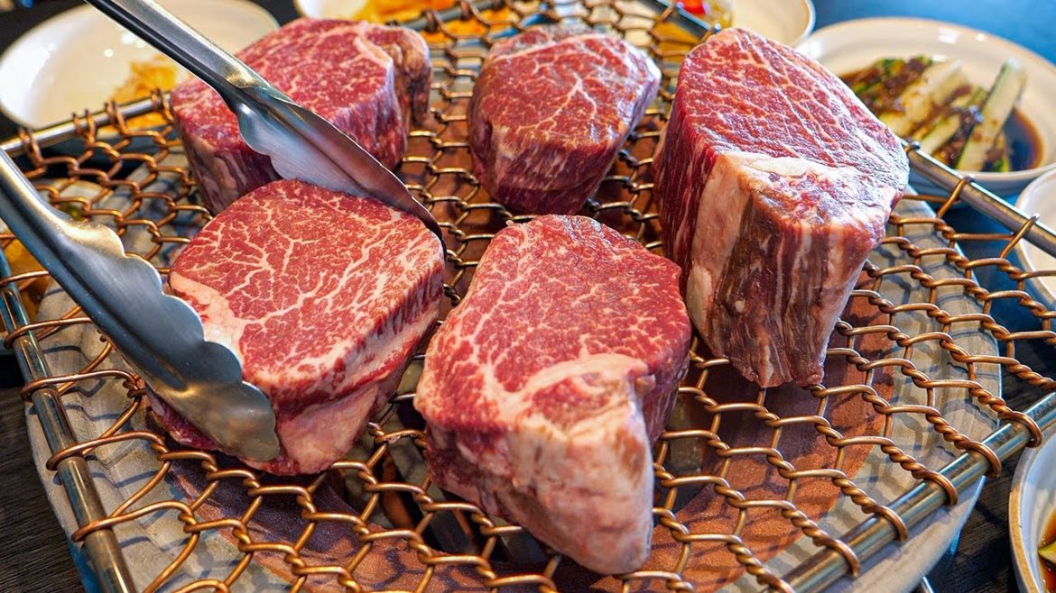 80만분의 1 확률 대통령상 받은 한우 소고기?! 기업 회장님, 미식가들이 찾아 가는 한우 구이 전문점 Grilled Beef BBQ – Korean Street Food 80만분의 1 확률 대통령상 받은 한우 소고기?! 기업 회장님, 미식가들이 찾아 가는 한우 구이 전문점 Grilled Beef BBQ - Korean Street Food