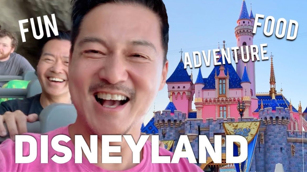 First Time to Galaxy's Edge | Disneyland & California Adventure in One Day