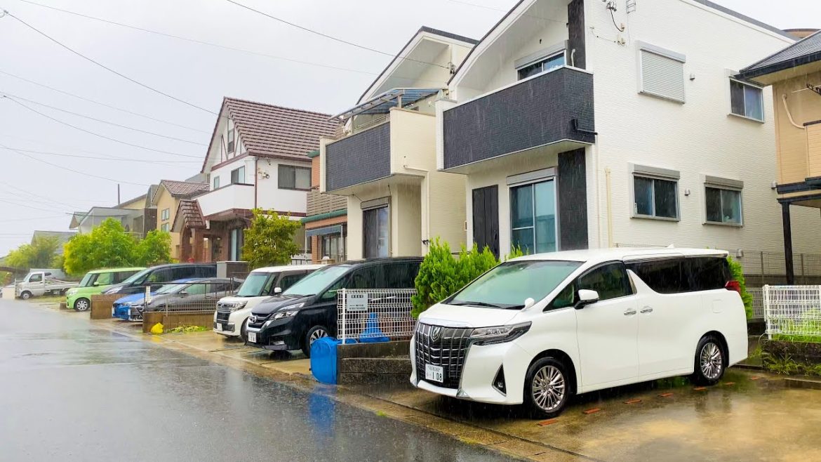 【4K】Heavy Rain Walk in Japanese Residential | Modern Japanese Houses Walking Tour in Nagoya