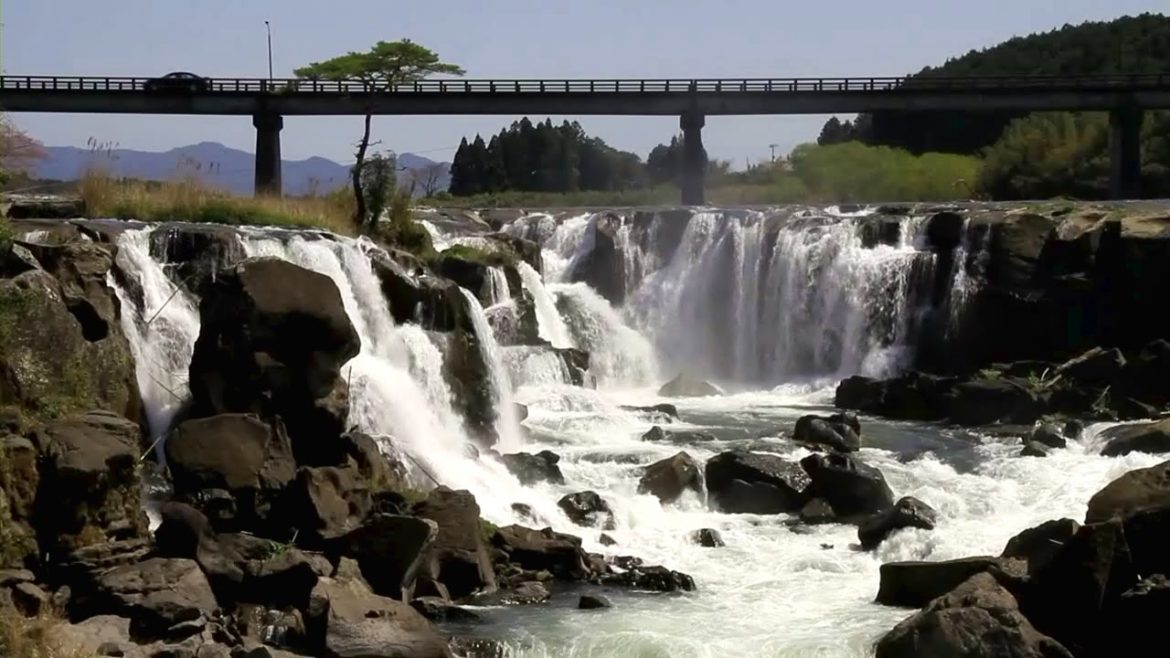 鹿児島県　曽木の滝と桜 / Sogi Falls and Cherry Blossoms ( Kagoshima, Japan )  [HD] [字幕解説あり]