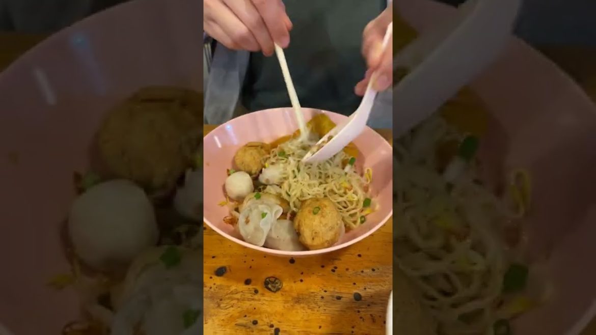 Yummy Egg Noodles | Thai Street Food #shorts