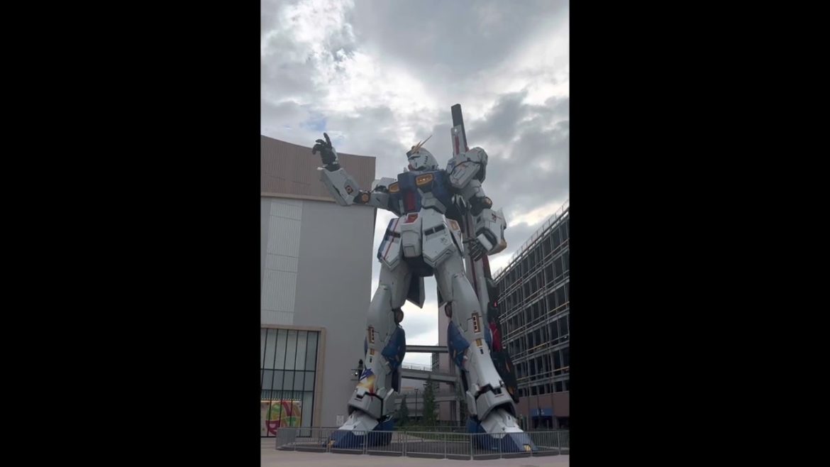 Gundam at 5pm in lalaport fukuoka