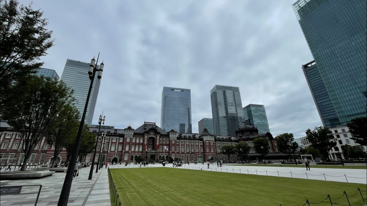 (Live) First Weekend After Japan Ease Travel Requirement at Tokyo Station.