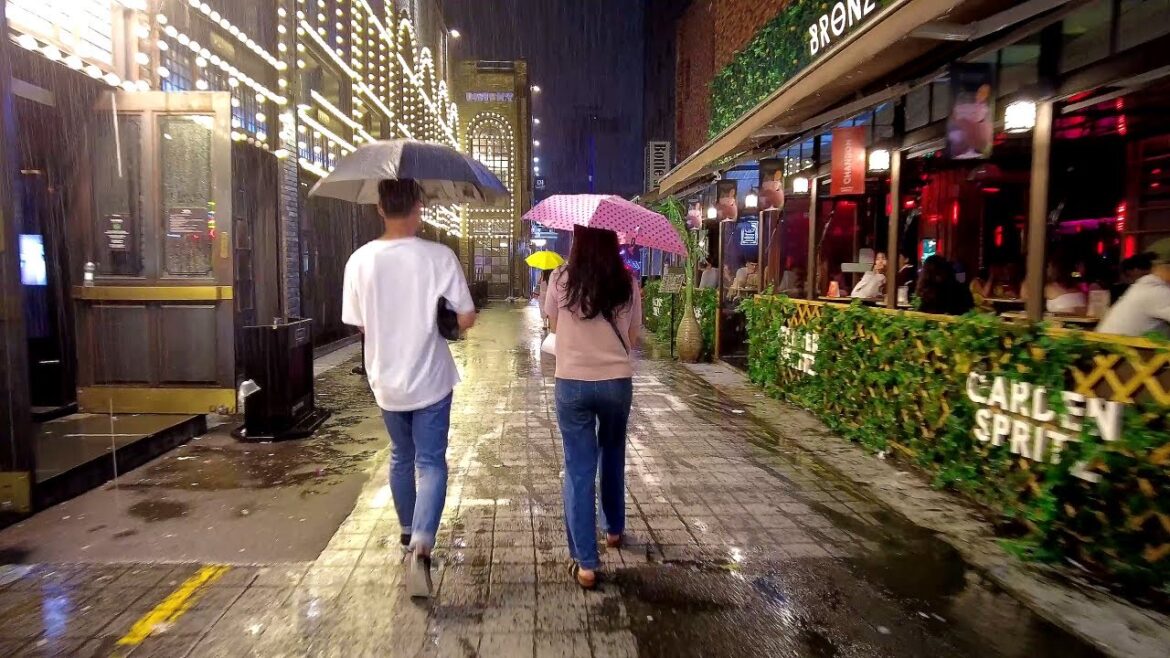 Rain Walk / Itaewon, the hottest and richest place in Korea / Stress Relief / Seoul Korea(Subtitle)