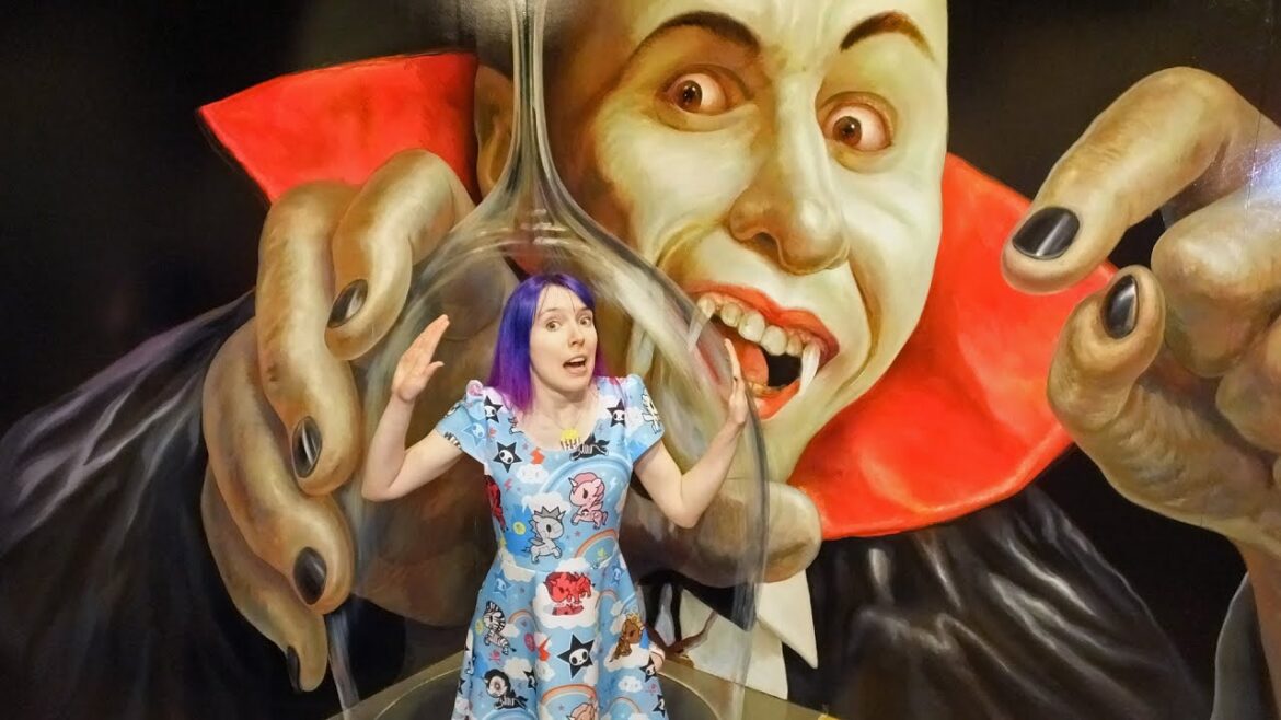 Trapped by a Vampire?! Trick Art Museum, Odaiba - Tokyo vlog